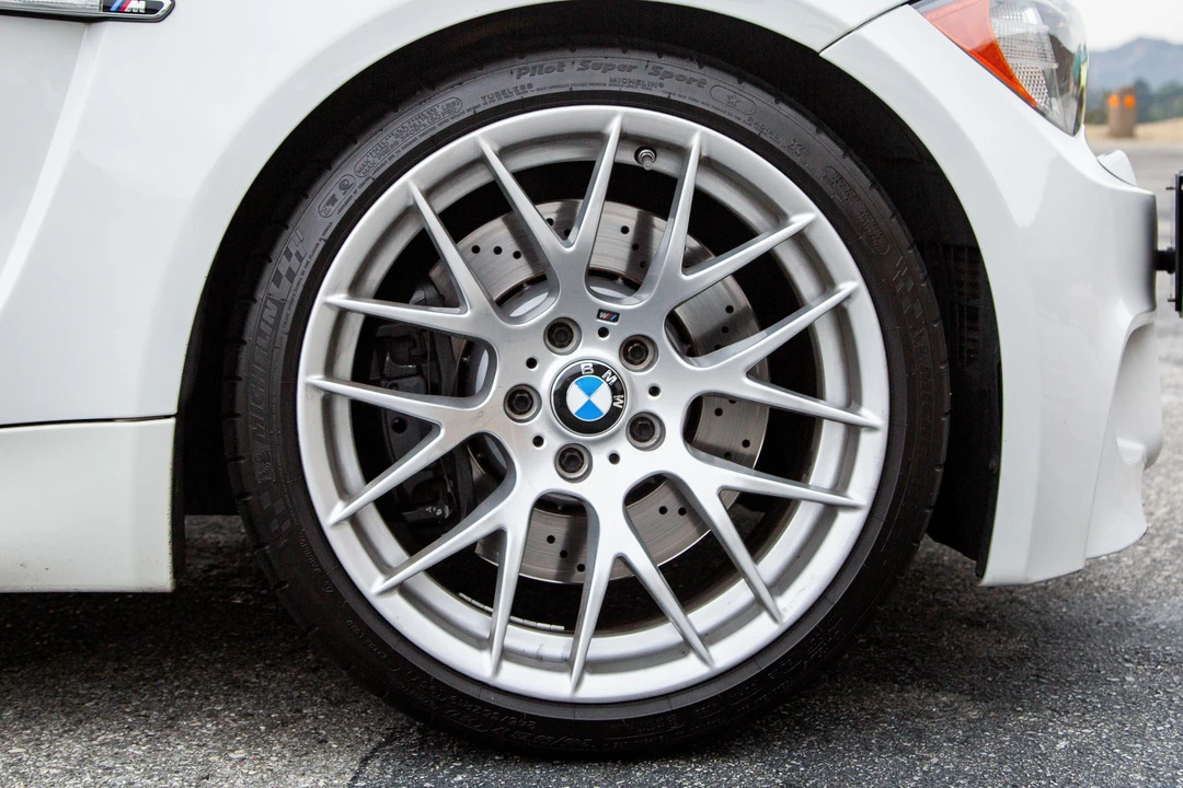 2011 BMW 1M - Image 23 of 31
