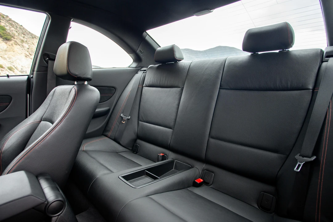 2011 BMW 1M - Image 28 of 31