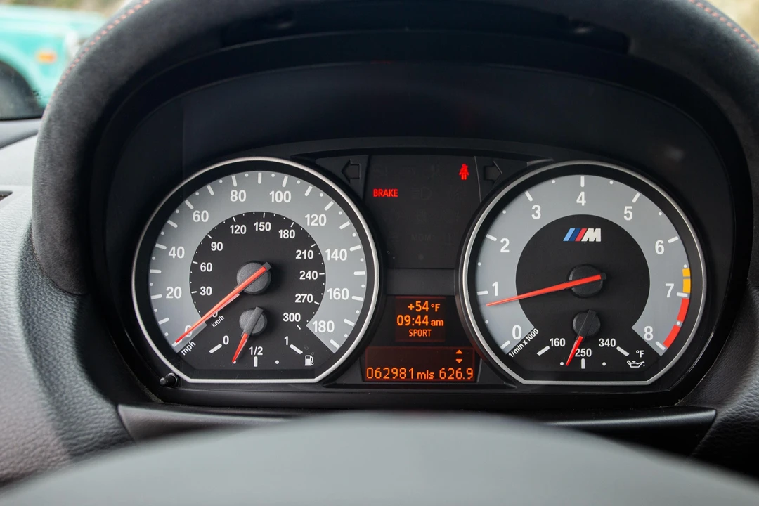 2011 BMW 1M - Image 27 of 31