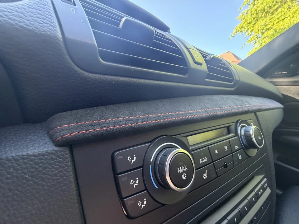 2011 BMW 1M - Image 27 of 31