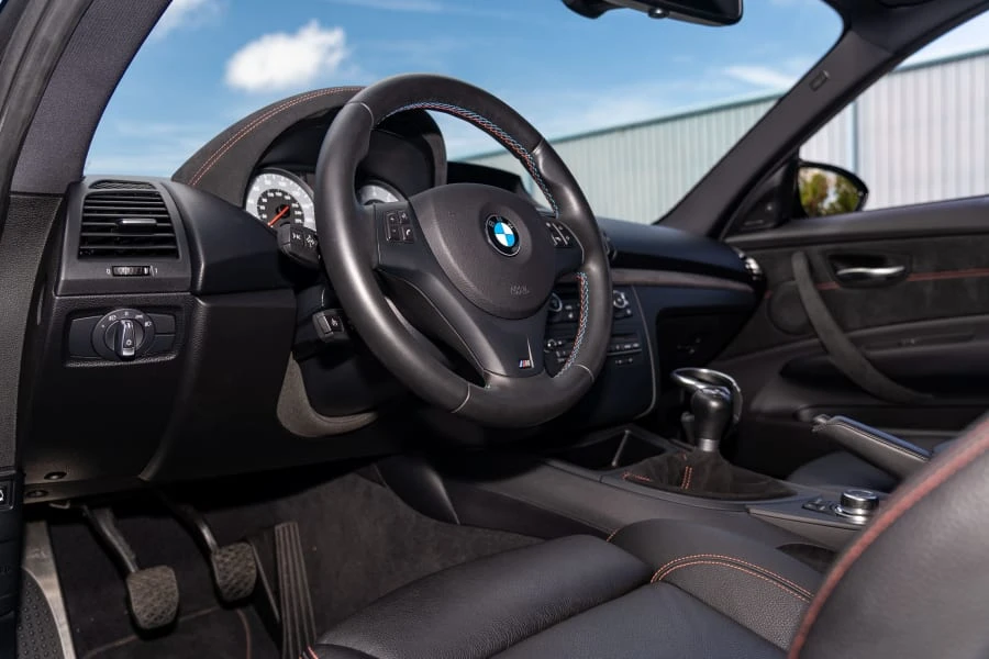 2011 BMW 1M - Image 23 of 31