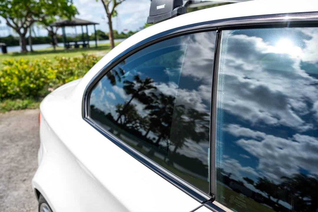 2011 BMW 1M - Image 29 of 31