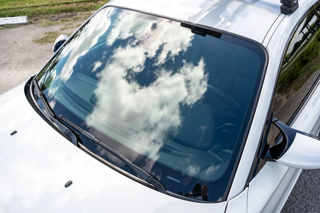 2011 BMW 1M - Image 24 of 31
