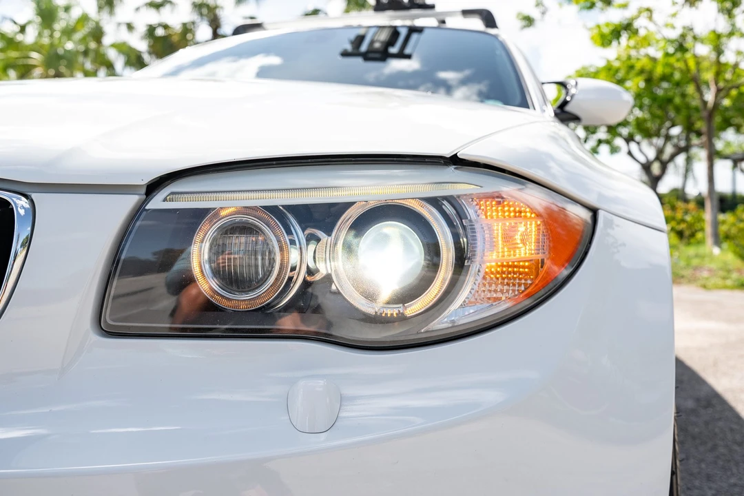 2011 BMW 1M - Image 15 of 31