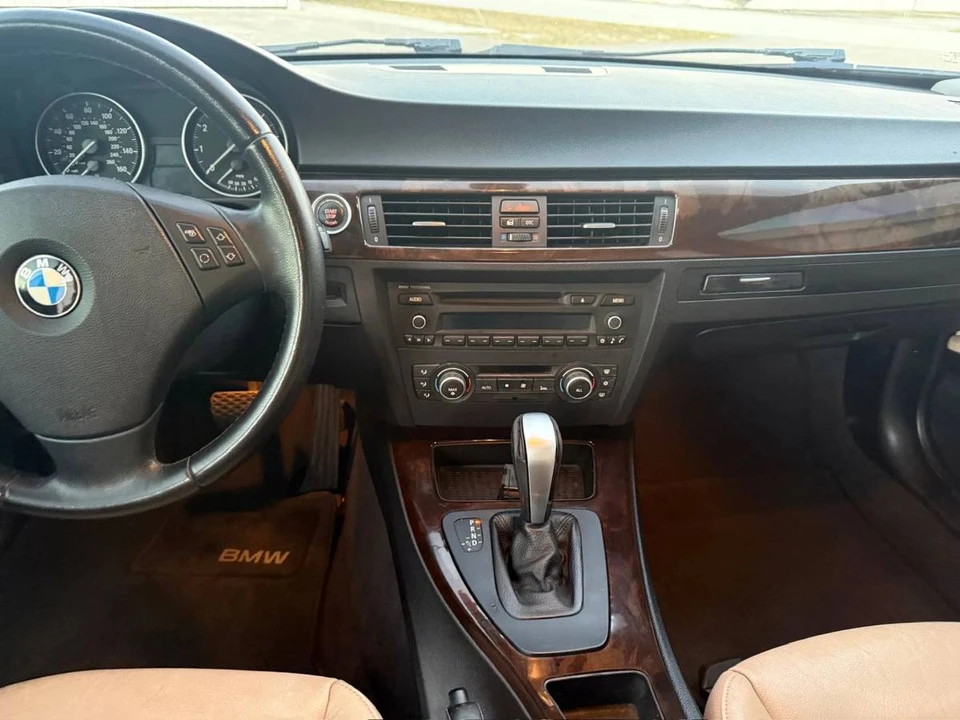 2011 BMW E90 3 Series Sedan - Image 16 of 19