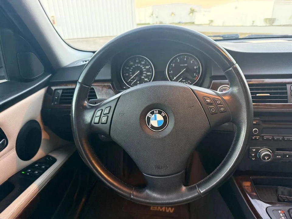 2011 BMW E90 3 Series Sedan - Image 17 of 19