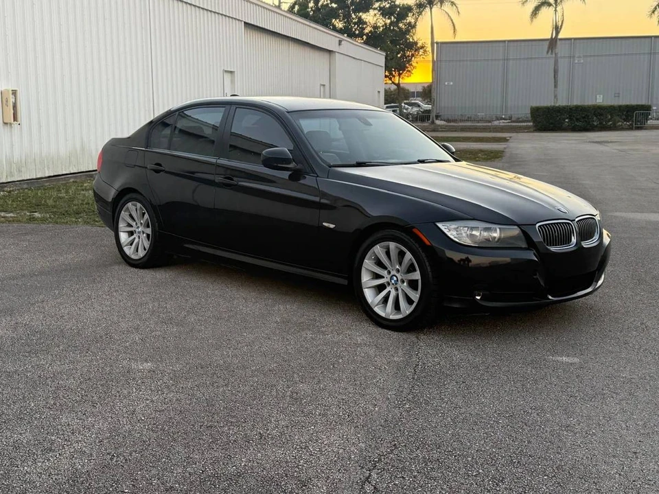 2011 BMW E90 3 Series Sedan - Image 4 of 19