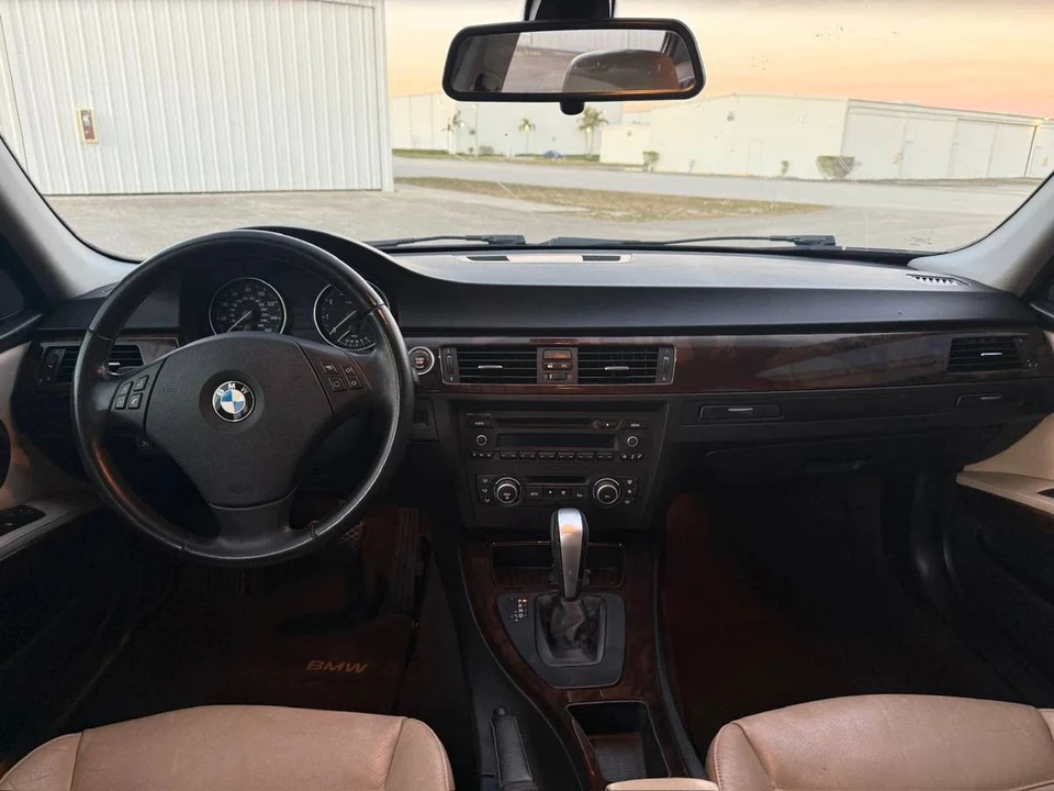 2011 BMW E90 3 Series Sedan - Image 13 of 19