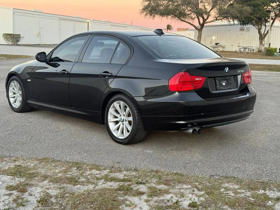 2011 BMW E90 3 Series Sedan - Image 6 of 19