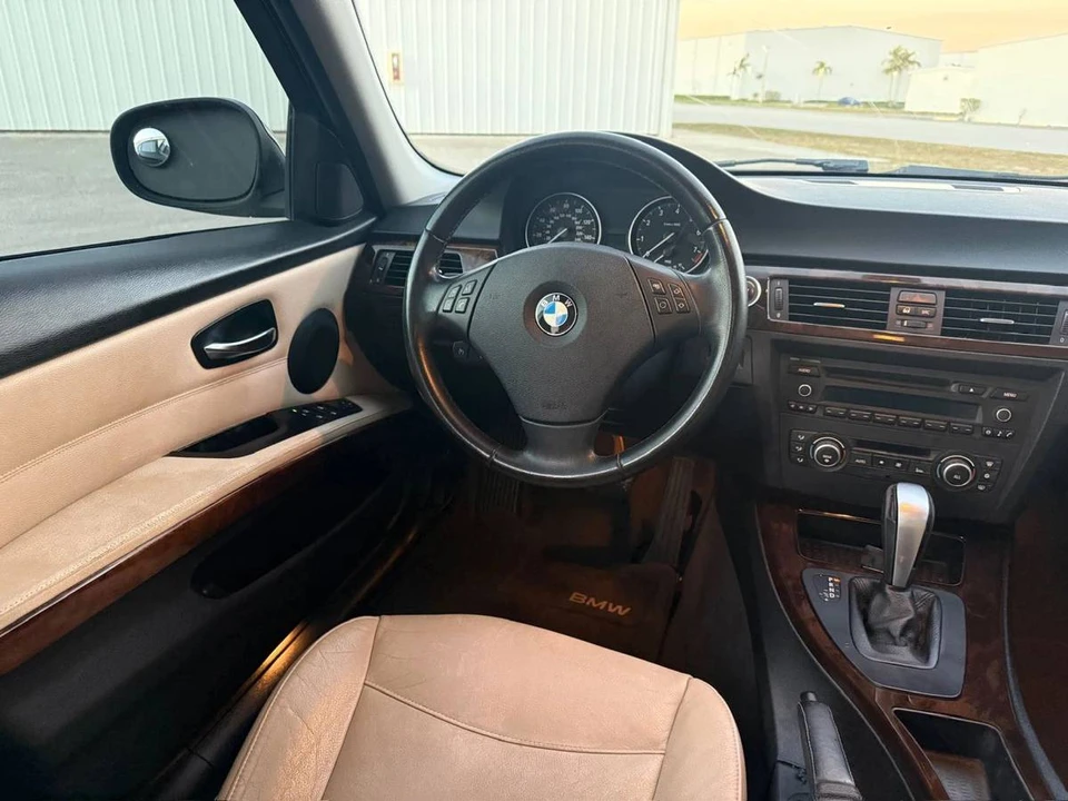2011 BMW E90 3 Series Sedan - Image 12 of 19