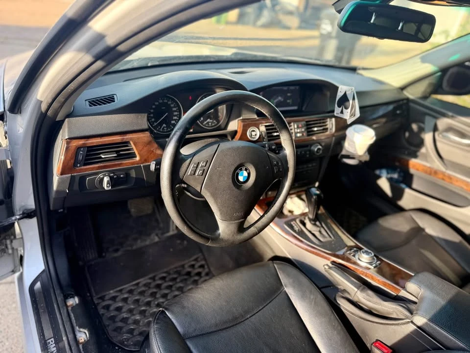 2011 BMW E90 3 Series Sedan - Image 17 of 19