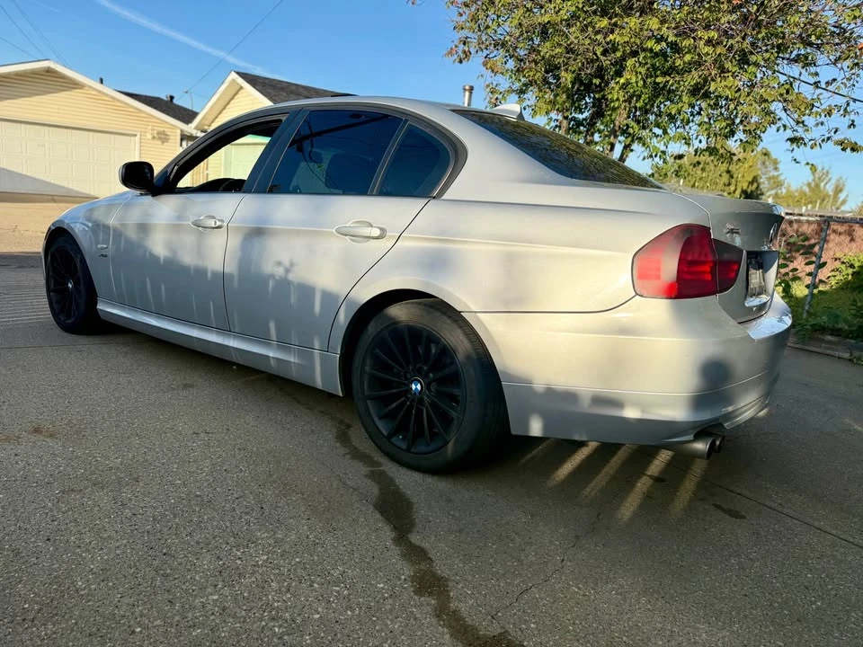 2011 BMW E90 3 Series Sedan - Image 14 of 19