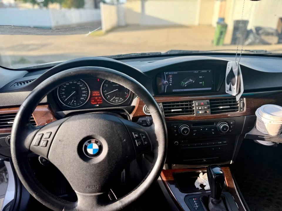 2011 BMW E90 3 Series Sedan - Image 18 of 19