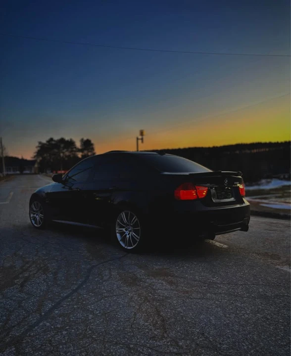 2011 BMW E90 3 Series Sedan - Image 4 of 4