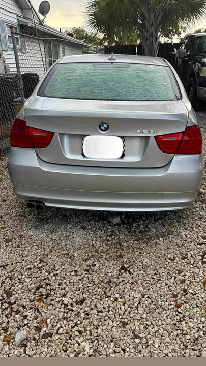 2011 BMW E90 3 Series Sedan - Image 4 of 5