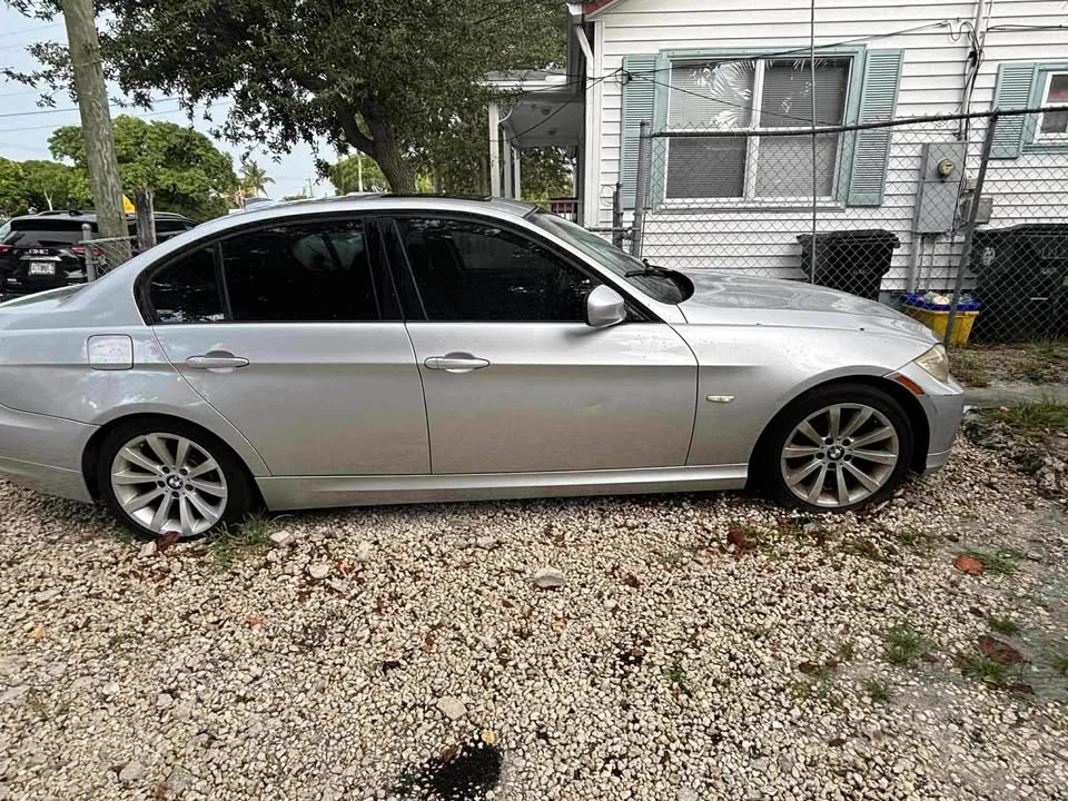 2011 BMW E90 3 Series Sedan - Image 2 of 5