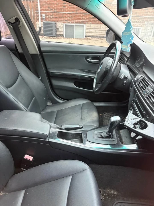 2011 BMW 3 Series - Image 2 of 4
