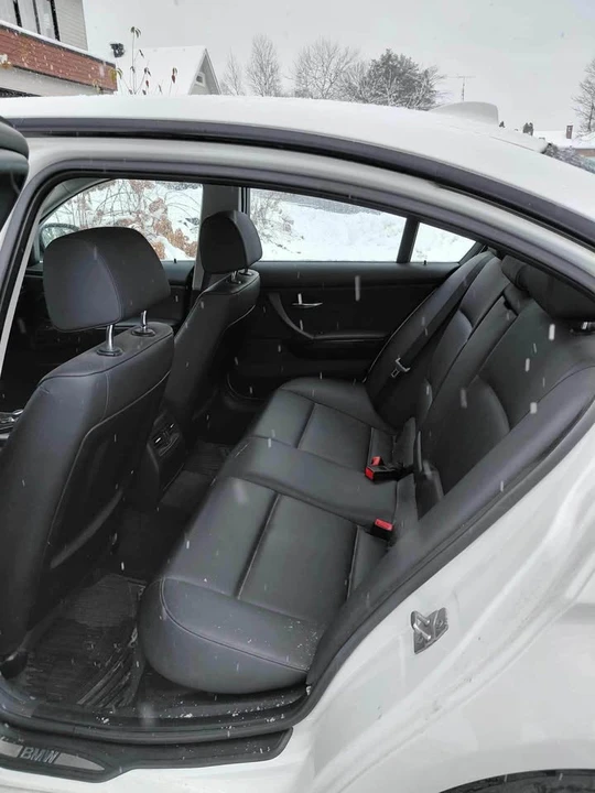 2011 BMW 3 Series - Image 10 of 12
