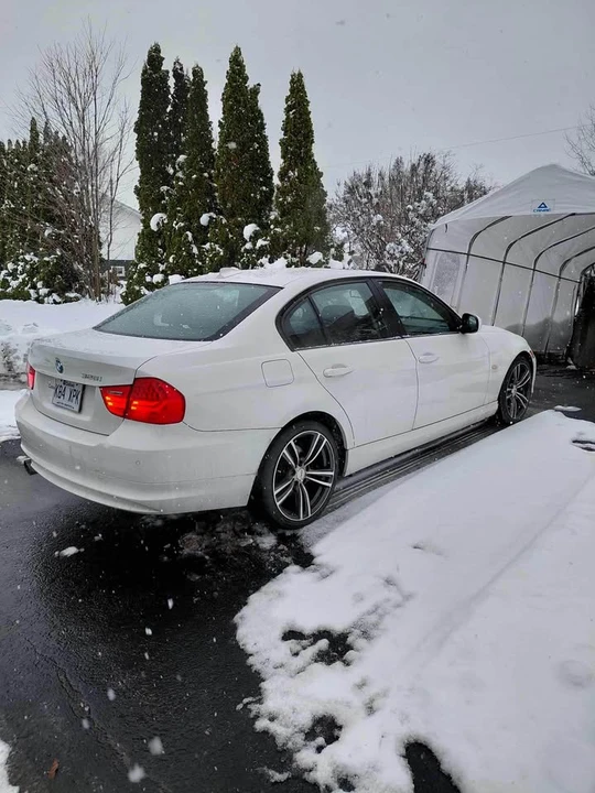 2011 BMW 3 Series - Image 4 of 12