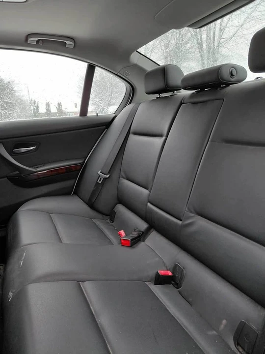 2011 BMW 3 Series - Image 11 of 12