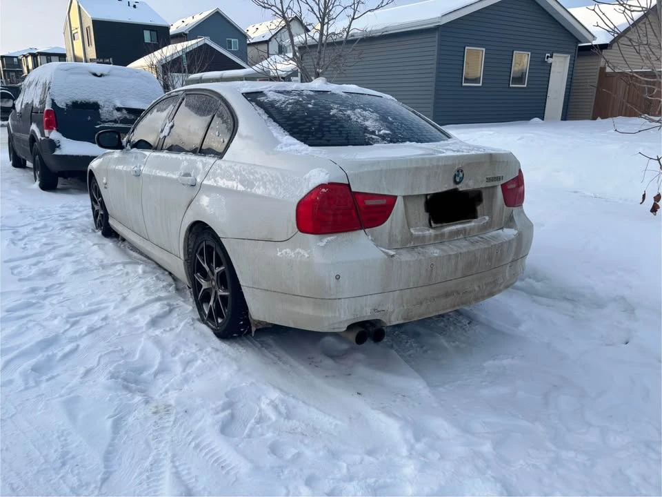 2011 BMW E90 3 Series Sedan - Image 3 of 6