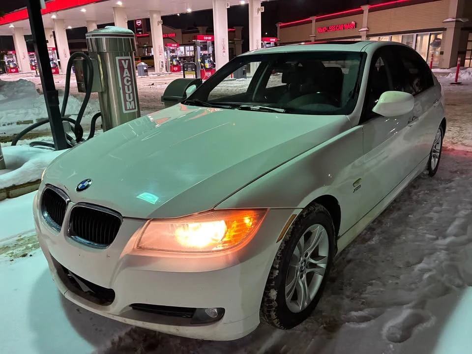2011 BMW E90 3 Series Sedan - Image 3 of 8