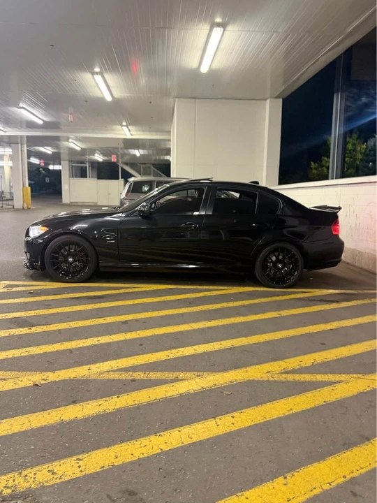 2011 BMW 3 Series - Image 2 of 8