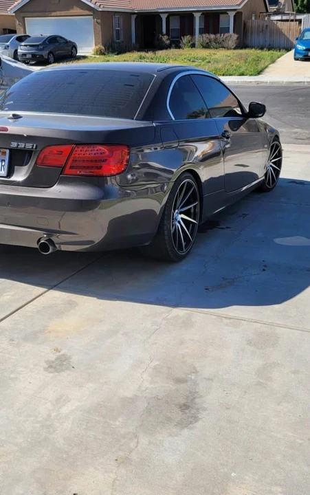 2011 BMW E90 3 Series Sedan - Image 4 of 6