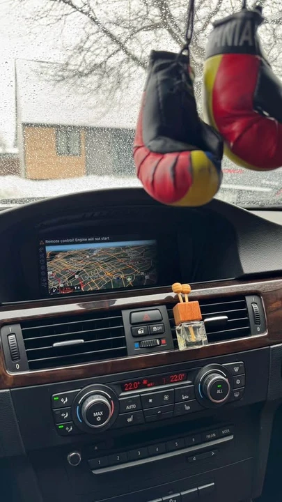 2011 BMW E90 3 Series Sedan - Image 13 of 17