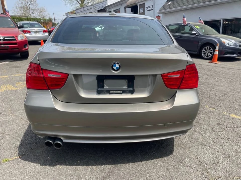 2011 BMW E90 3 Series Sedan - Image 8 of 20
