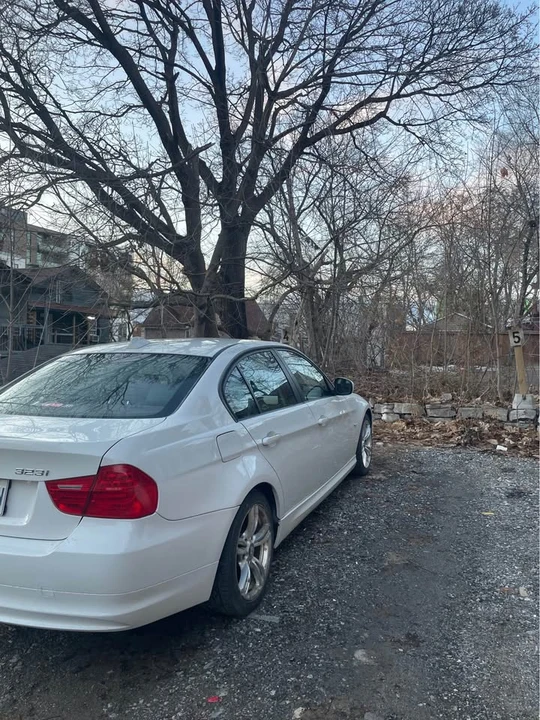 2011 BMW 3 Series - Image 3 of 10