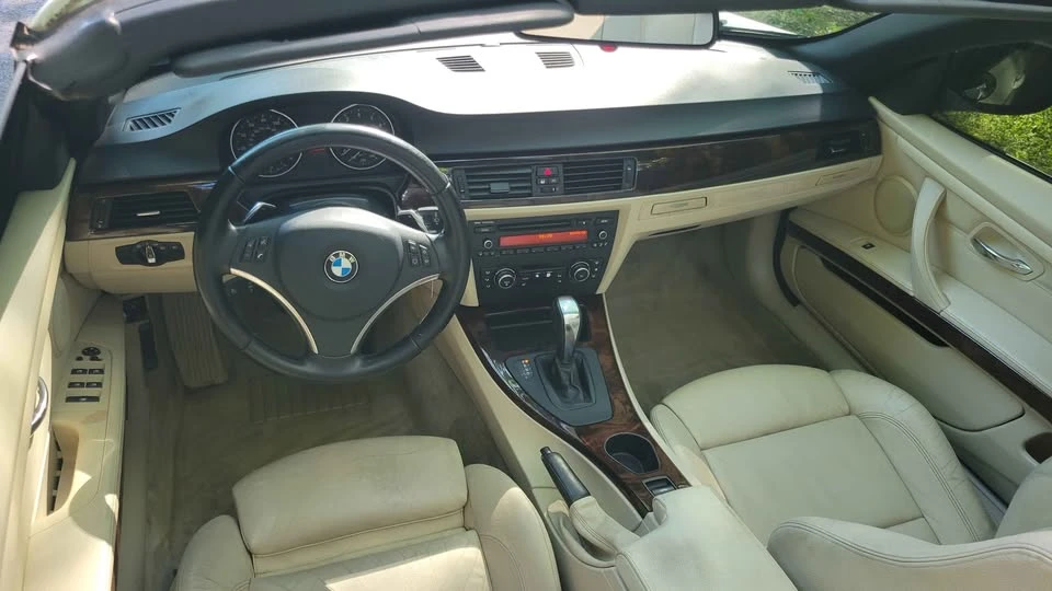 2011 BMW E93 3 Series Convertible - Image 11 of 17