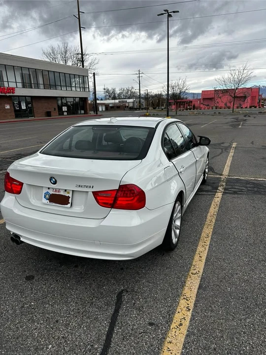 2011 BMW E90 3 Series Sedan - Image 4 of 8