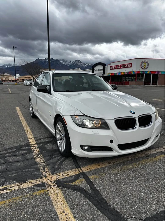 2011 BMW E90 3 Series Sedan - Image 3 of 8