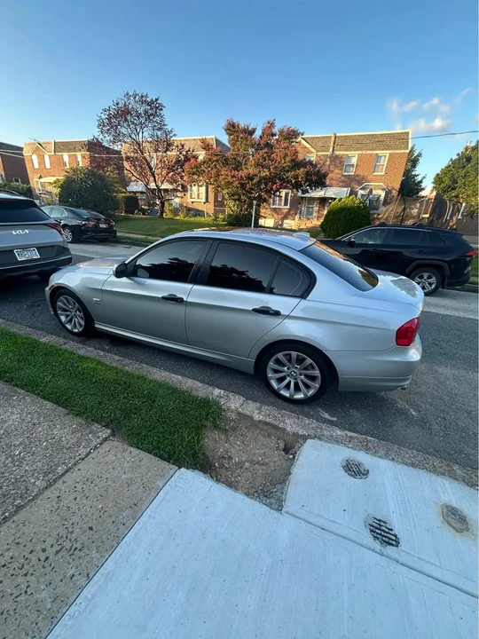2011 BMW E90 3 Series Sedan - Image 7 of 14