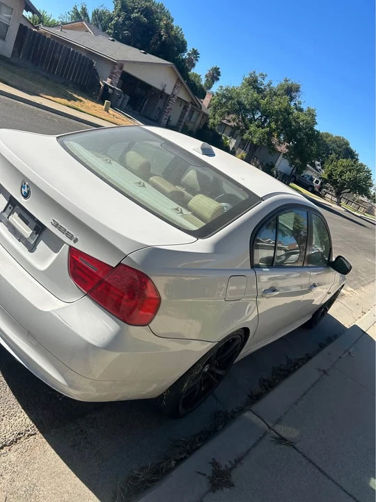 2011 BMW E90 3 Series Sedan - Image 5 of 8