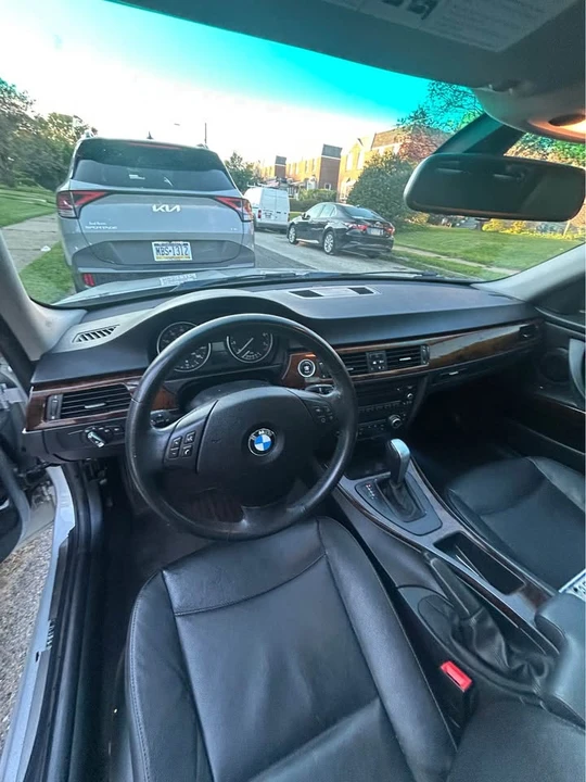 2011 BMW E90 3 Series Sedan - Image 10 of 14