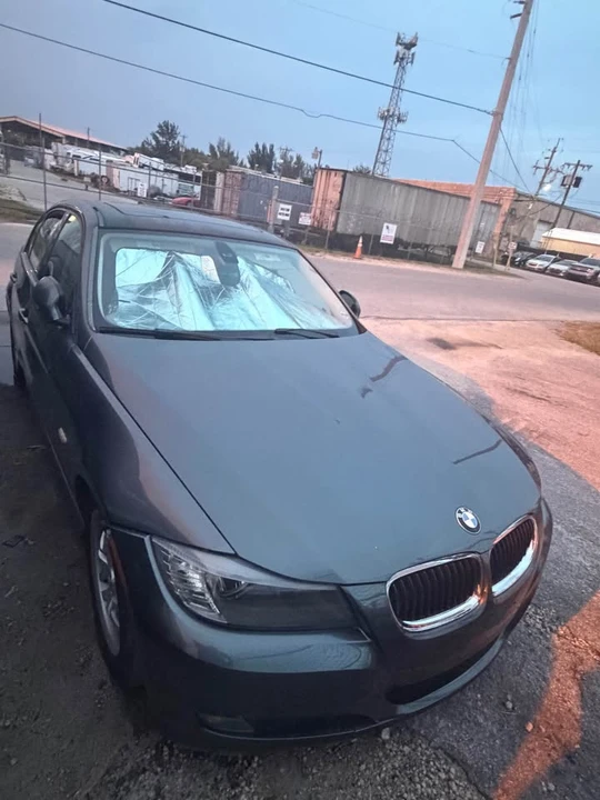 2011 BMW E90 3 Series Sedan - Image 2 of 5