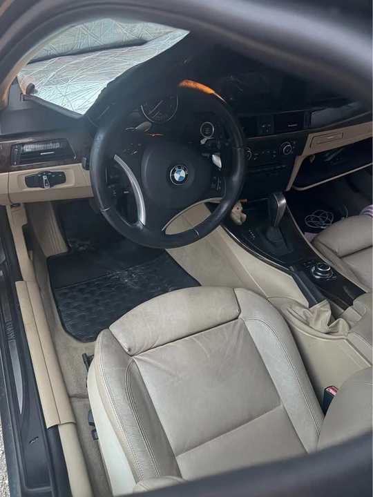 2011 BMW E90 3 Series Sedan - Image 4 of 5