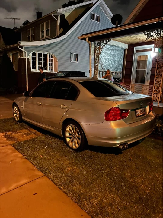 2011 BMW E90 3 Series Sedan - Image 4 of 4