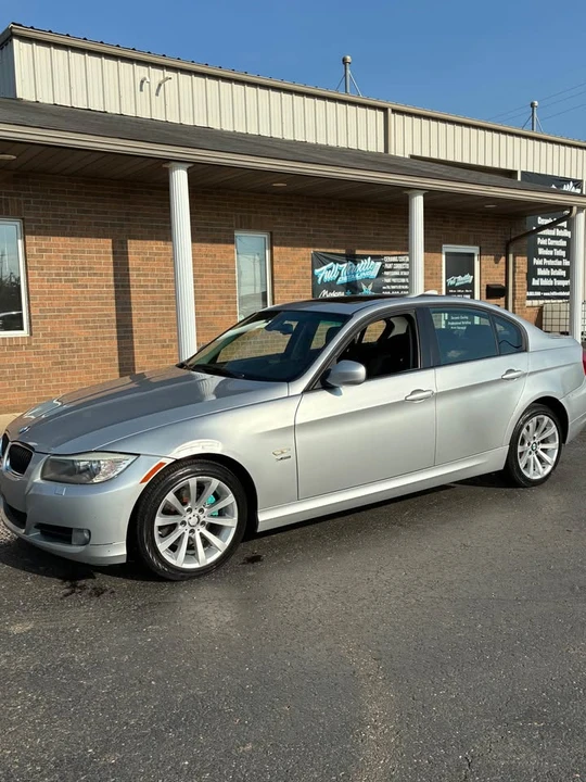 2011 BMW E90 3 Series Sedan - Image 2 of 4