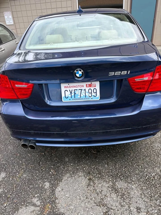2011 BMW E90 3 Series Sedan - Image 3 of 4
