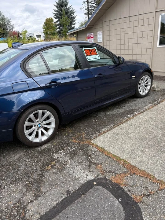 2011 BMW E90 3 Series Sedan - Image 4 of 4
