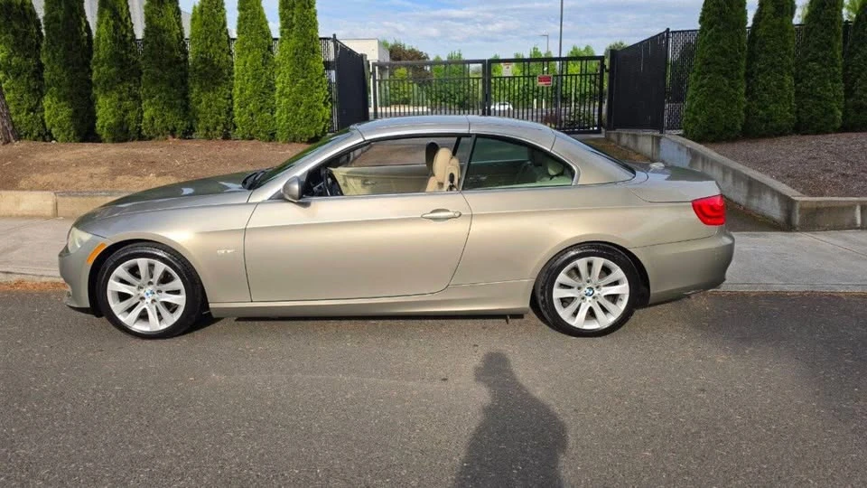 2011 BMW E93 3 Series Convertible - Image 8 of 16
