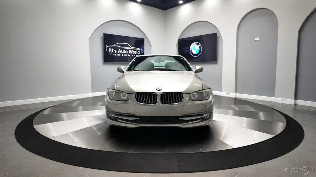 2011 BMW E93 3 Series Convertible - Image 16 of 21