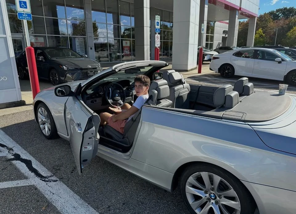 2011 BMW E93 3 Series Convertible - Image 2 of 4
