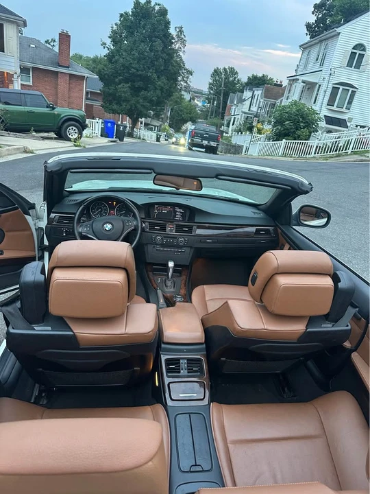 2011 BMW E93 3 Series Convertible - Image 12 of 17