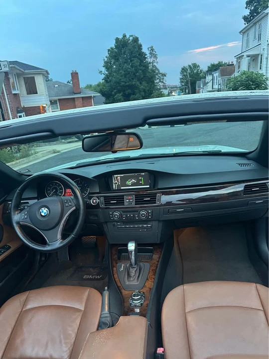 2011 BMW E93 3 Series Convertible - Image 11 of 17