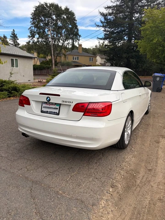 2011 BMW E93 3 Series Convertible - Image 4 of 8