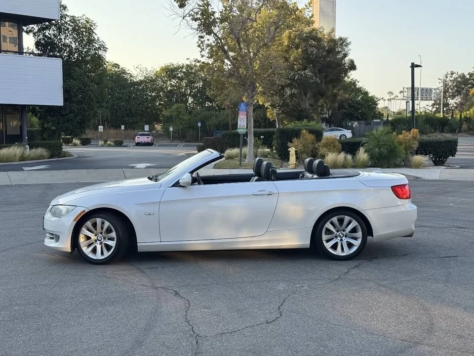 2011 BMW E93 3 Series Convertible - Image 2 of 15